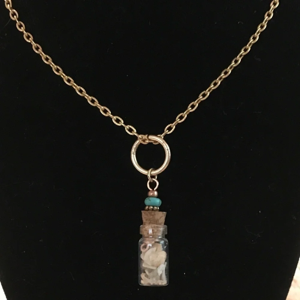 New HANDMADE SEASHELLS/TURQUOISE VIAL NECKLACE - Picture 2 of 7